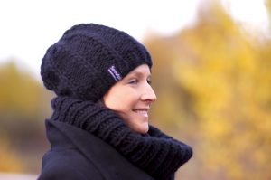 Muetze MaryPat schwarz handgestrickt