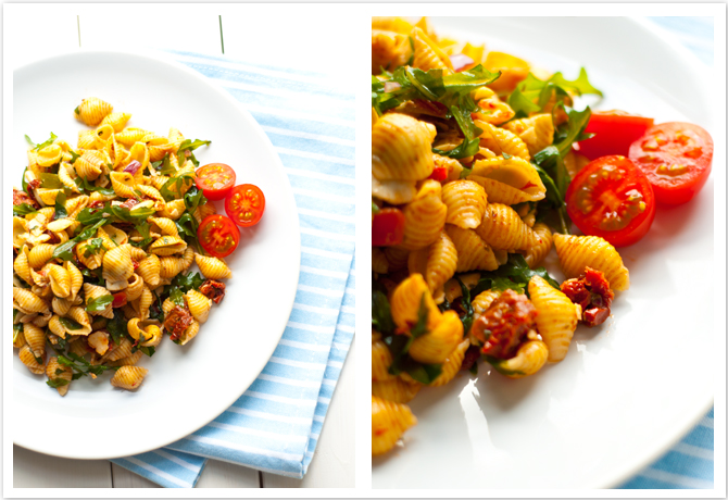 Italienischer Nudelsalat mit Rucola und Tomaten