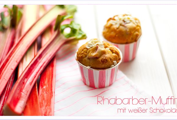 Rhabarber-Muffins mit weißer Schokolade