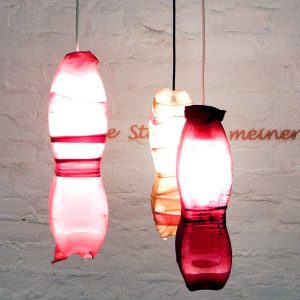Lampe aus recycelten Nylonstrümpfen