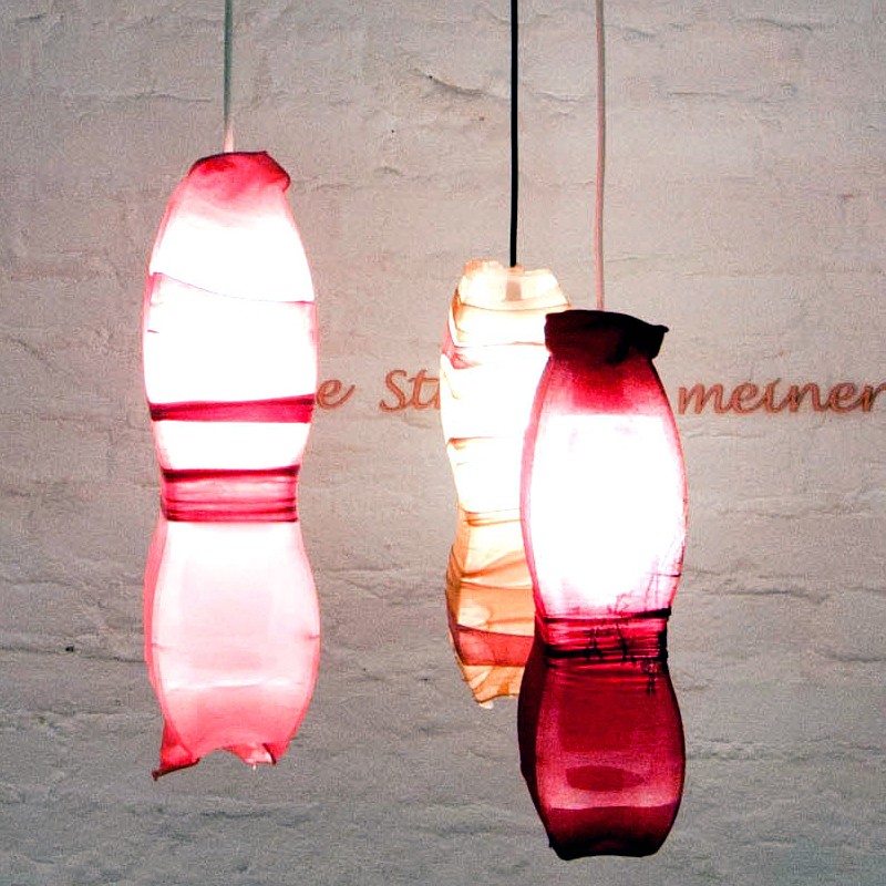 Lampe aus recycelten Nylonstrümpfen