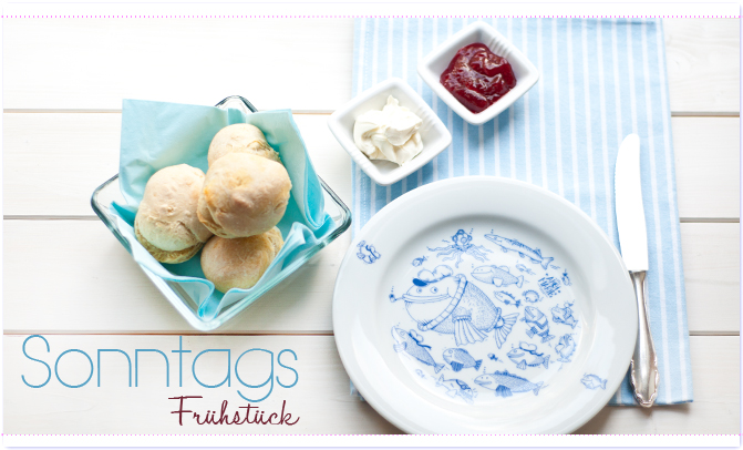 Sonntagsfrühstück mit selbstgebackenen Brötchen