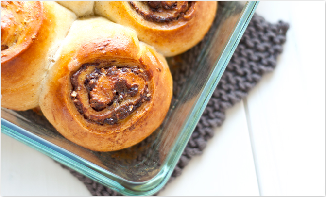 Hefeschnecken mit Nutella, Mandeln und Zimt