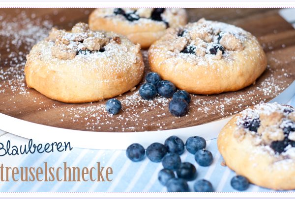 Blaubeeren-Streuselschnecke