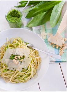 Selbst gemachtes Bärlauchpesto mit Pasta