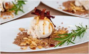 Mandel-Orangen-Eis mit Karamell und Chorizo