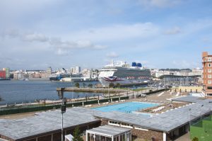 La Coruna Block auf den Hafen mit der Mein Schiff