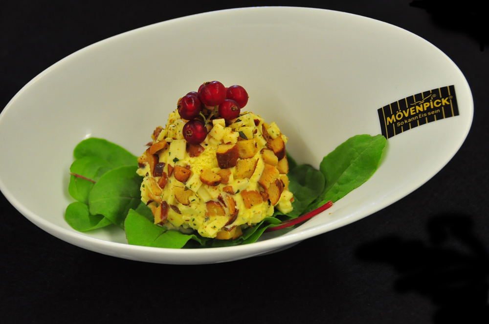 bayrisches_Eis_mit_Brezel_und_Kaese