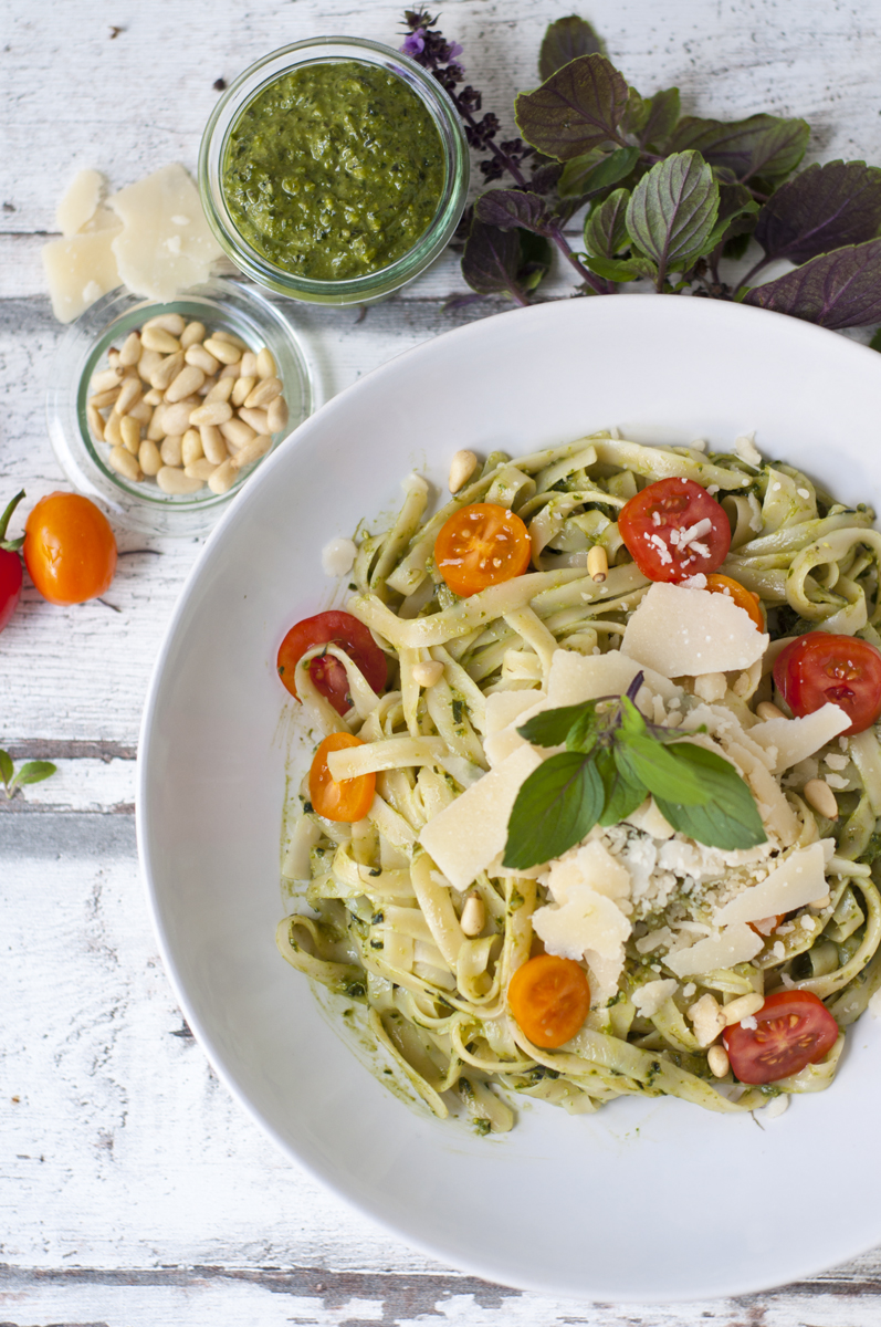 Pesto alla Genovese mit Basilikum, Pinienkernen und Parmesan