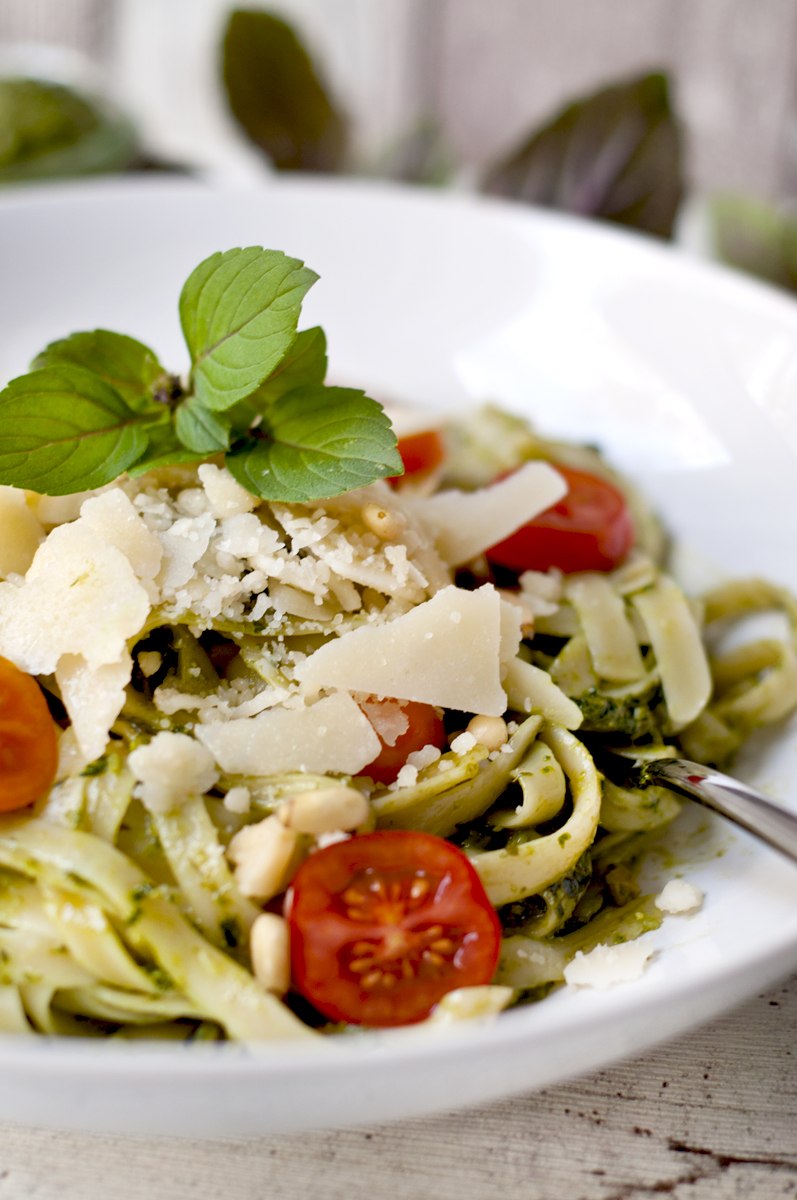 Pesto alla Genovese mit Basilikum, Pinienkernen und Parmesan