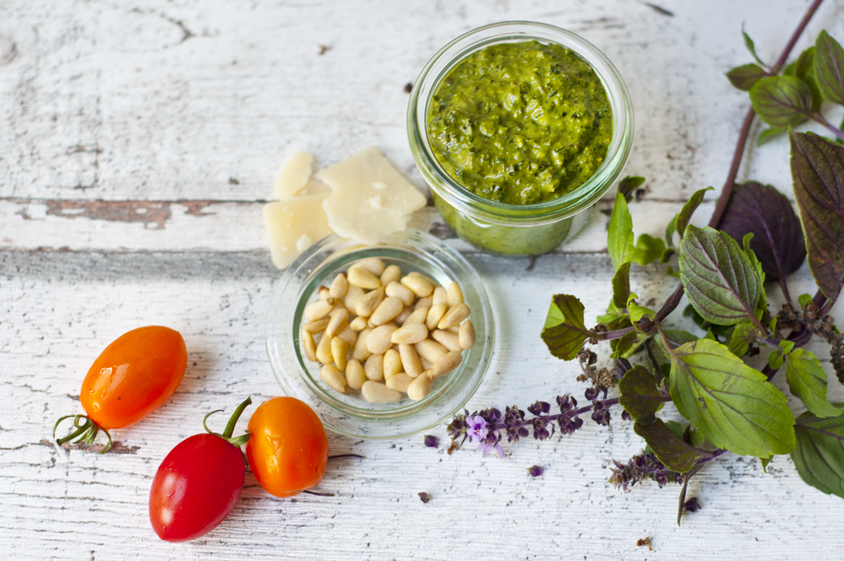 Pesto alla Genovese mit Basilikum, Pinienkernen und Parmesan