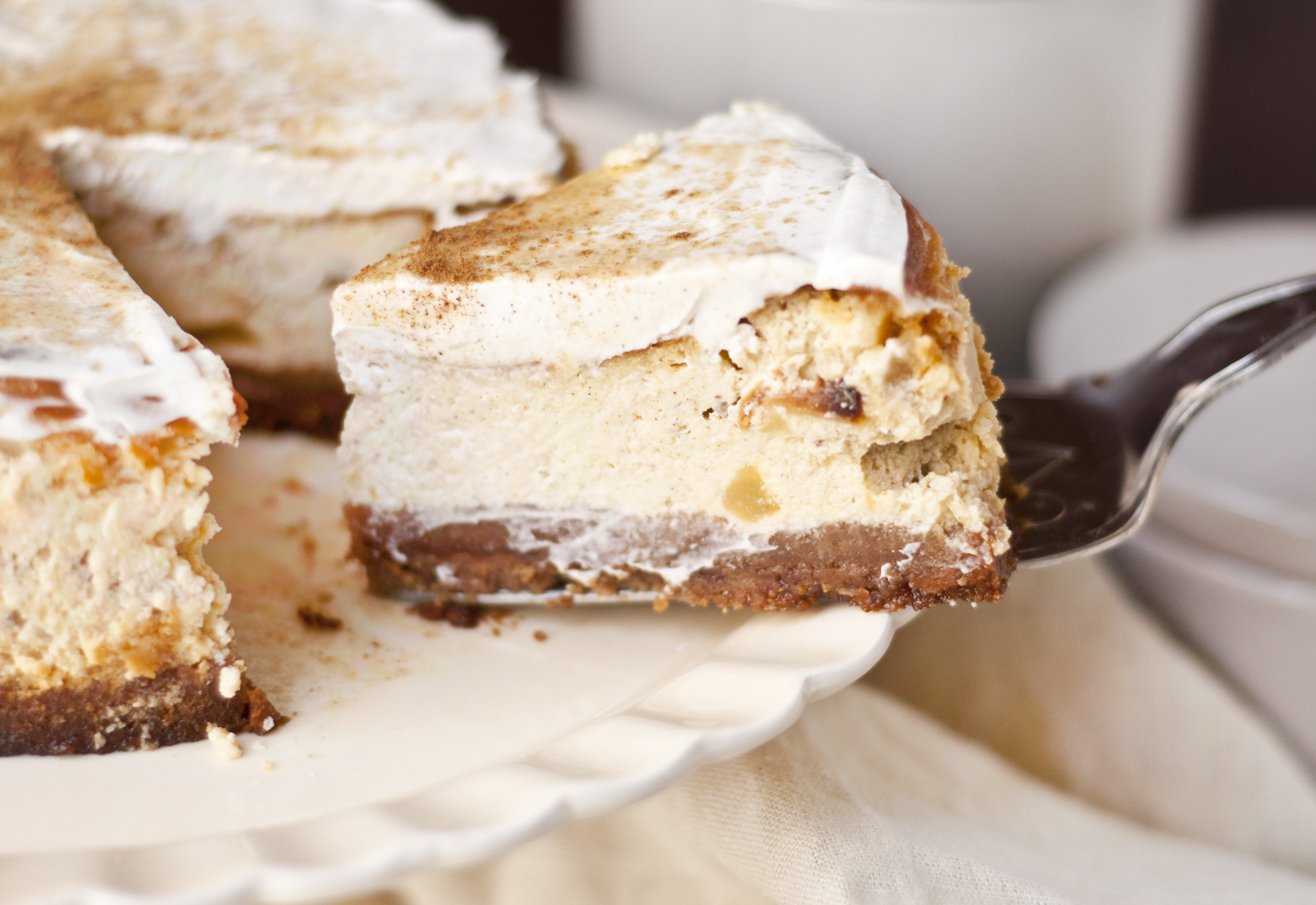 Apfel-Zimt-Käsekuchen mit Spekulatiusboden