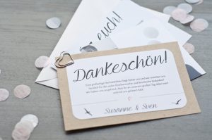 Dankeskarte Hochzeit mit Foto, Konfetti und Herzclips