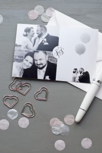 Dankeskarte Hochzeit mit Foto, Konfetti und Herzclips