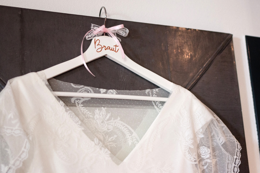 Brautkleid auf extra DIY-Bügel 