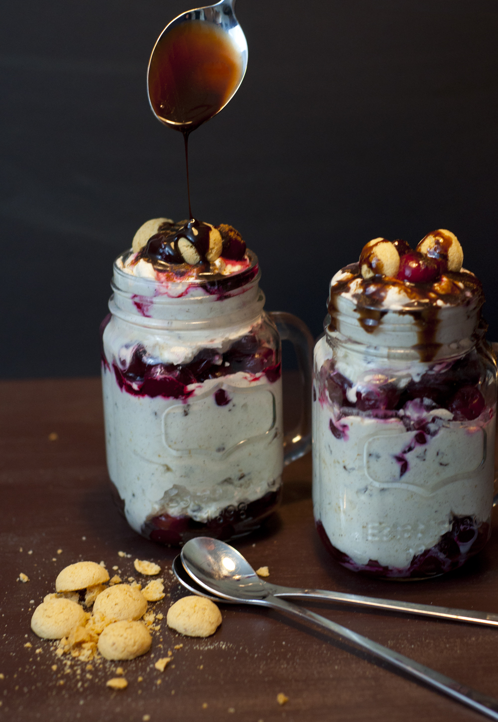 Mascarpone-Kirsch-Nachtisch mit Amarettinis | Serendipity