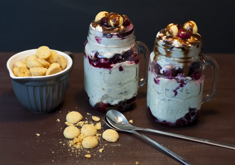 Mascarpone-Kirsch-Nachtisch mit Amarettini