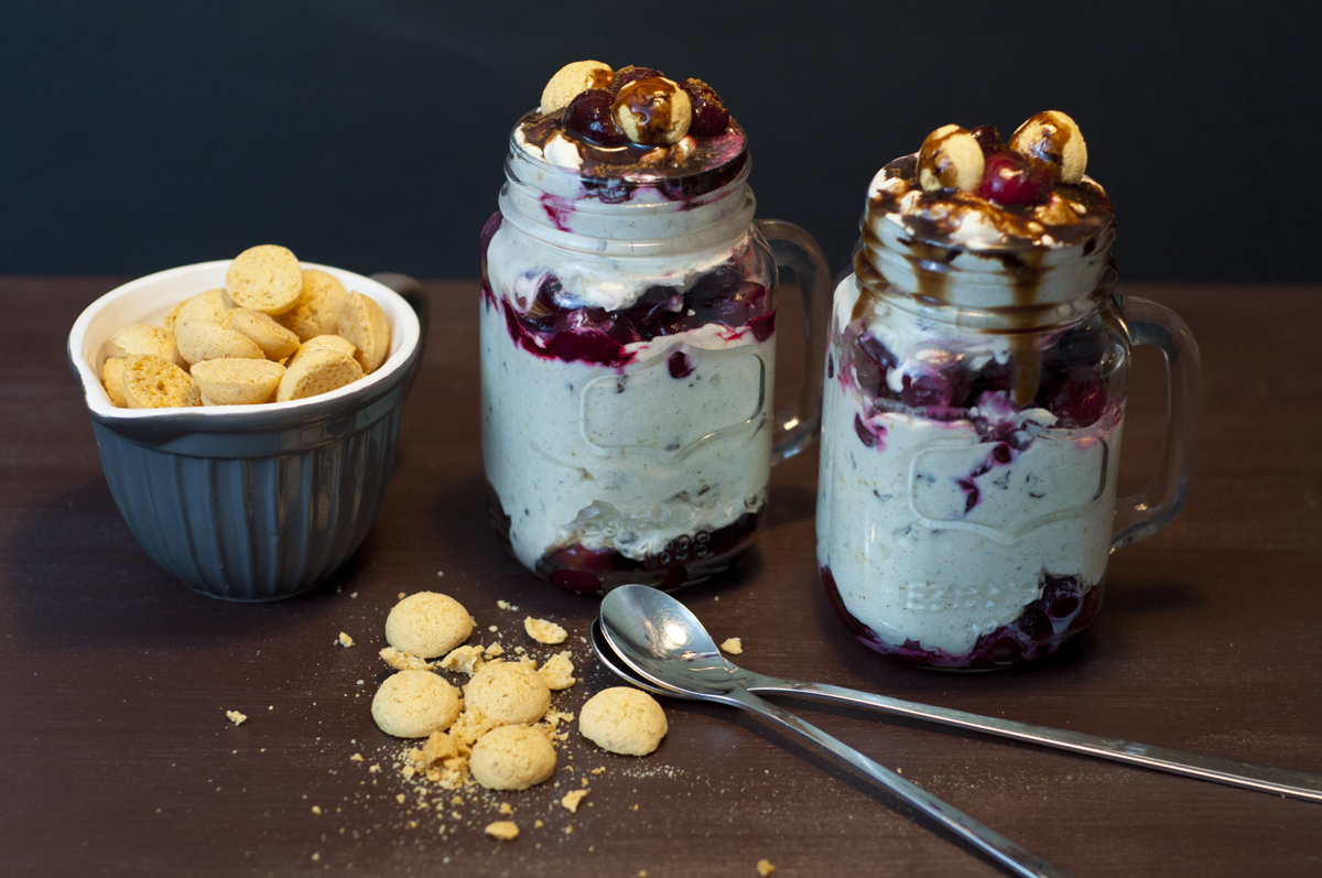 Mascarpone-Kirsch-Nachtisch mit Amarettini