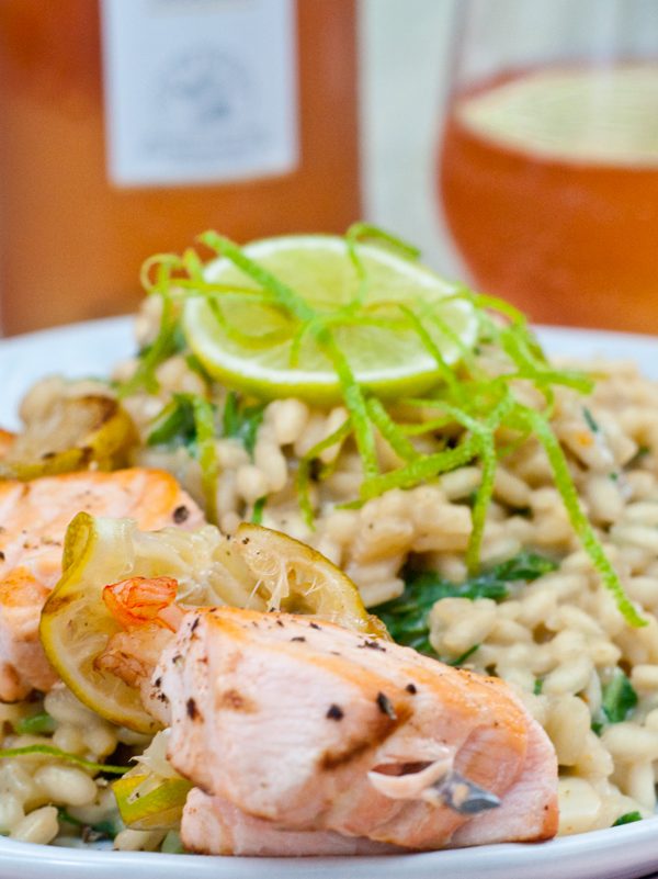 Limetten-Risotto mit Rucola, Lachs-Garnelen-Spieß und dazu Blanchet Rosé