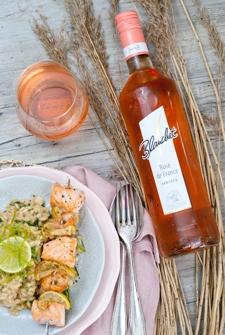 Limetten-Risotto mit Rucola und Lachs-Garnelen- Spieß zu Blanchet Rosé de France - trocken