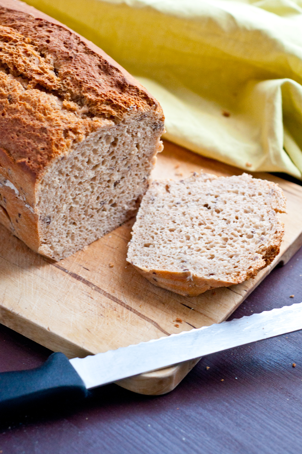 Selbstgebackenes Dinkelbrot in unter 5 Minuten
