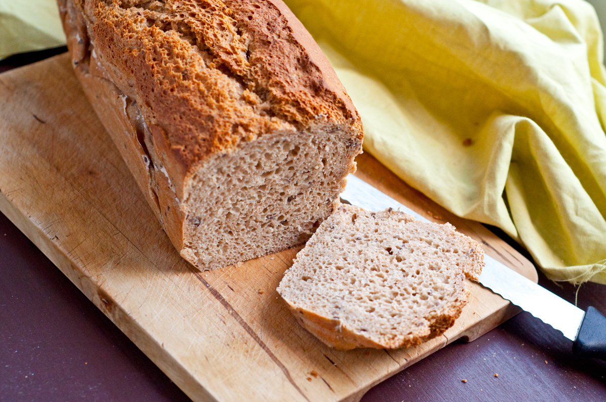Selbstgebackenes Dinkelbrot in unter 5 Minuten