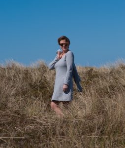 Kleid Frau Fannie aus grauem Sweat