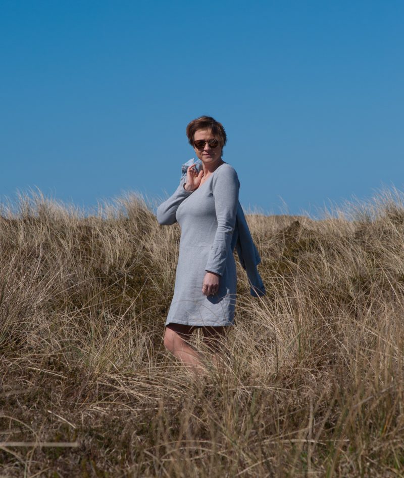 Kleid Frau Fannie aus grauem Sweat