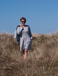 Kleid Frau Fannie aus grauem Sweat