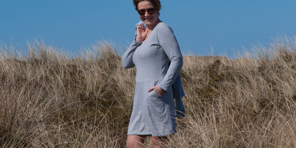 Kleid Frau Fannie aus grauem Sweat