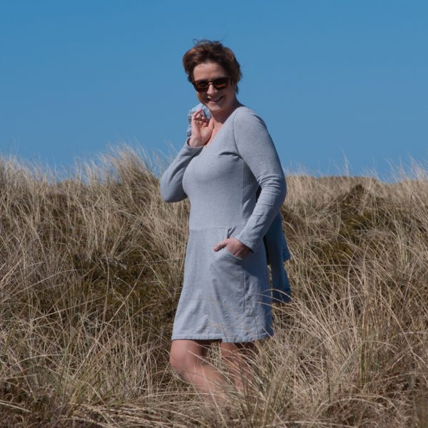 Kleid Frau Fannie aus grauem Sweat