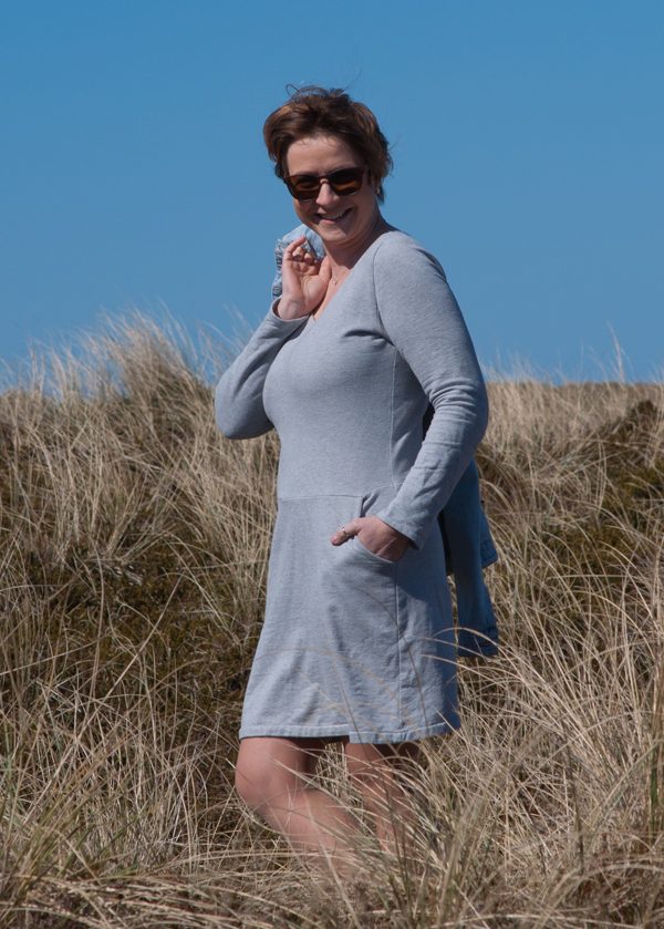 Frau Fannie aus grauem Sweat