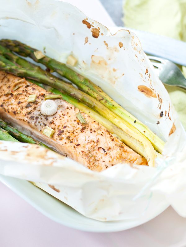 Grüner Spargel und Lachs aus dem Backofen