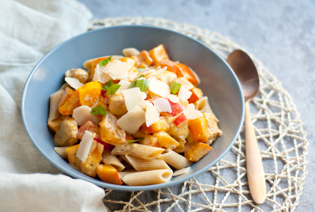 Nudeln mit Hokkaido-Kürbis und Pute