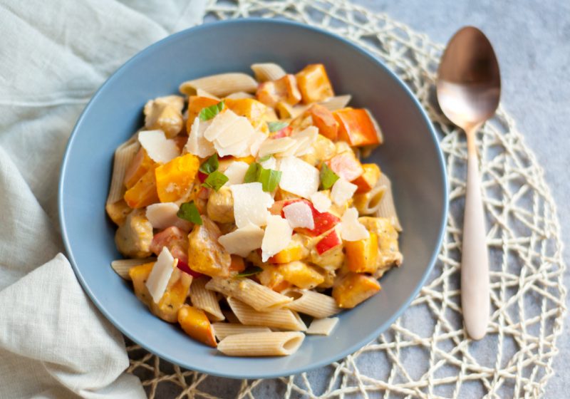 Nudeln mit Hokkaido-Kürbis und Pute