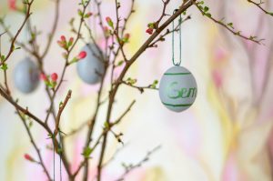 Oster-DIY selbstbemalte Eier