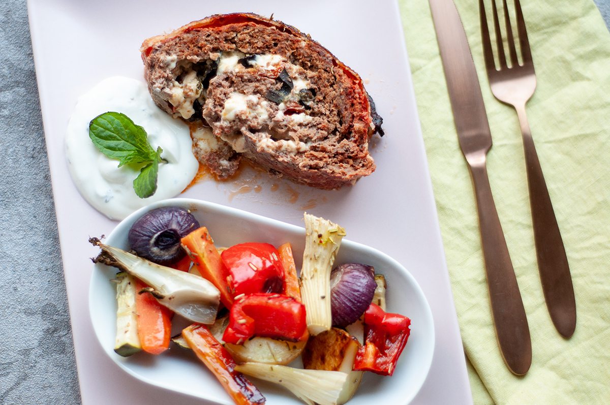 Mediterraner Hackbraten mit Ofengemüse