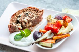 Mediterraner Hackbraten mit Ofengemüse