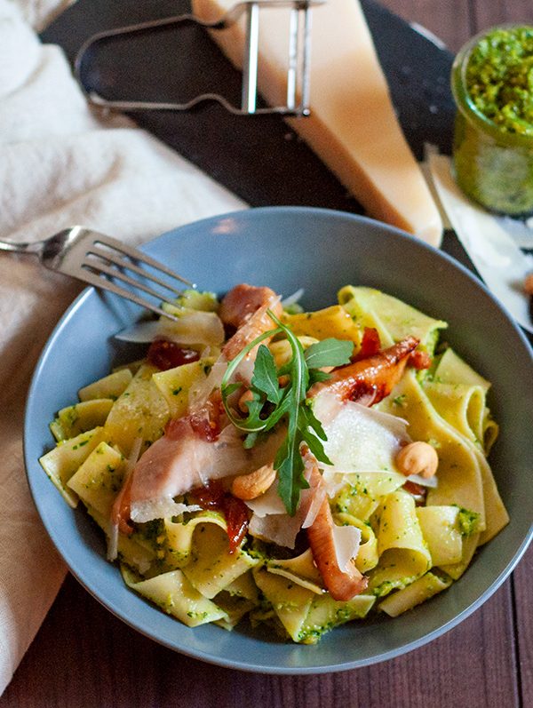Rucola-Aprikosen-Cashew-Pesto