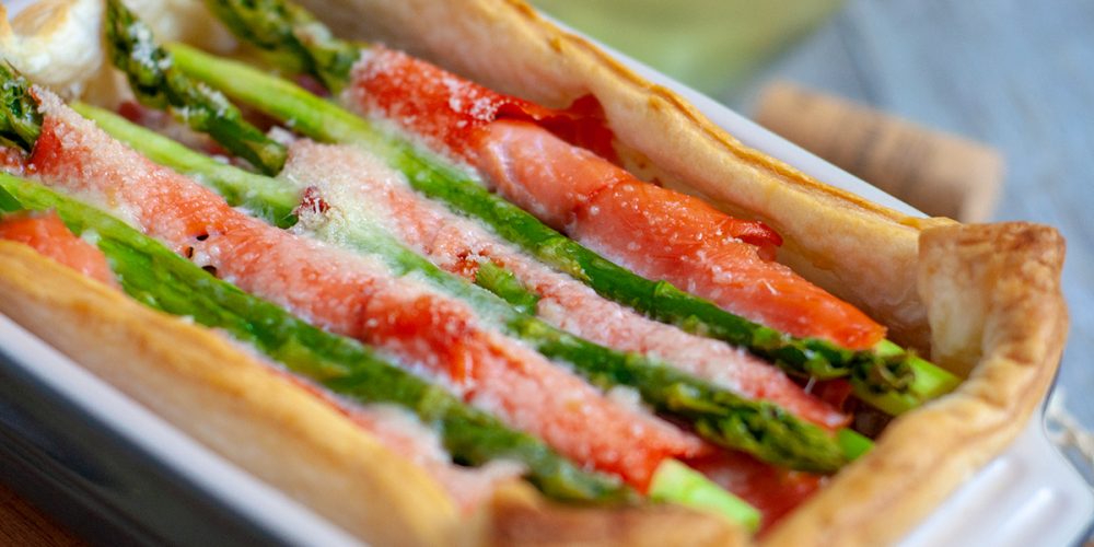 Grüner Spargel und Lachs im Kartoffel-Blätteteigbett
