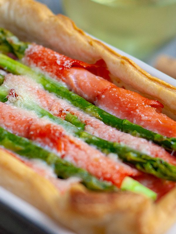 Sommerküche mit Lachs Teil 2 – Blätterteig-Tarte mit Lachs und grünem Spargel
