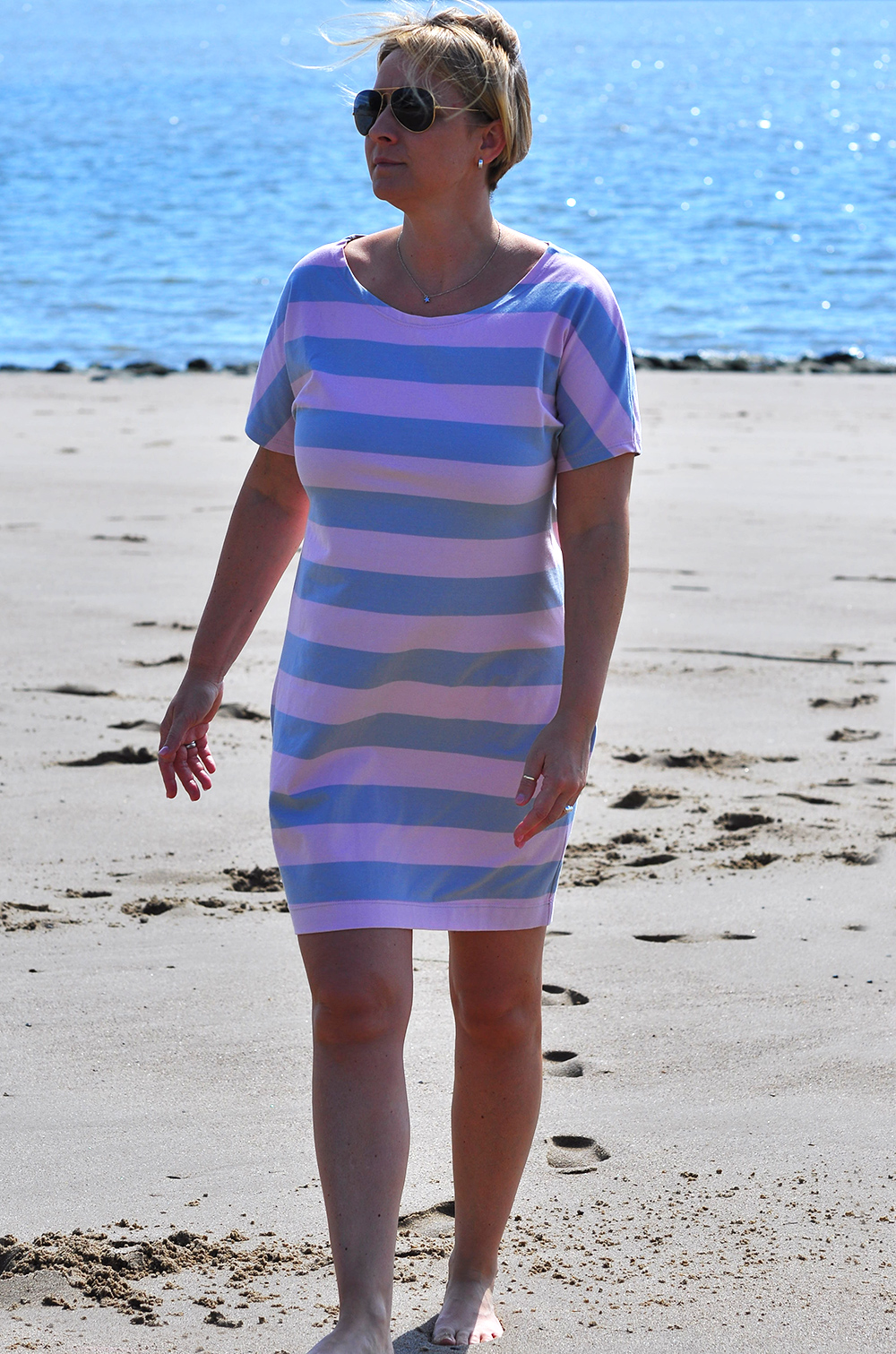 Qiesy Shirt-Kleid von Kibadoo in grau-rosa gestreift mit weißer Paspel