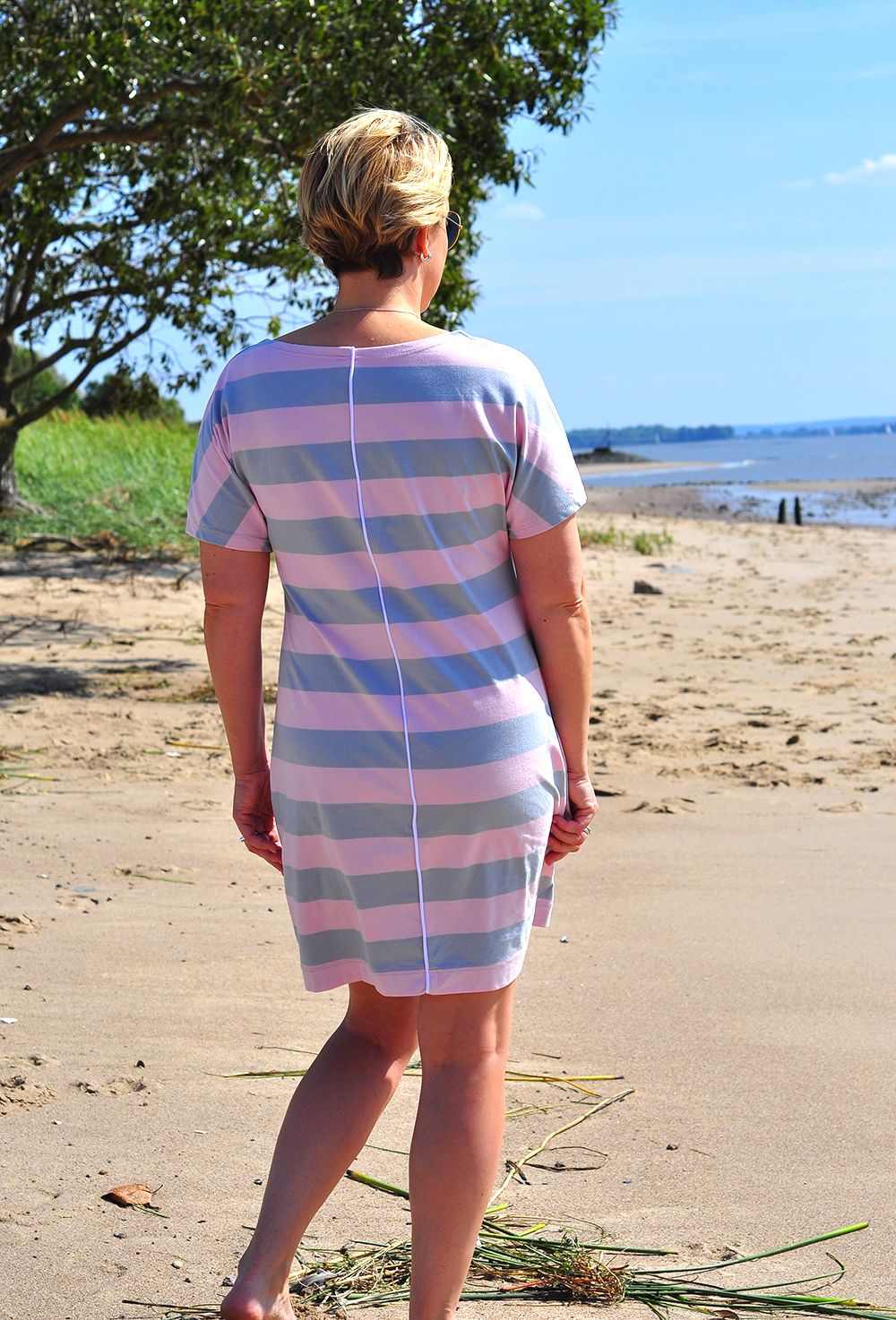 Qiesy Shirt-Kleid von Kibadoo in grau-rosa gestreift mit weißer Paspel