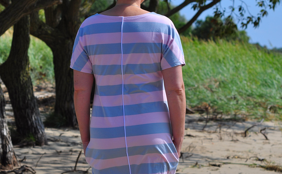 Qiesy Shirt-Kleid von Kibadoo in grau-rosa gestreift mit weißer Paspel