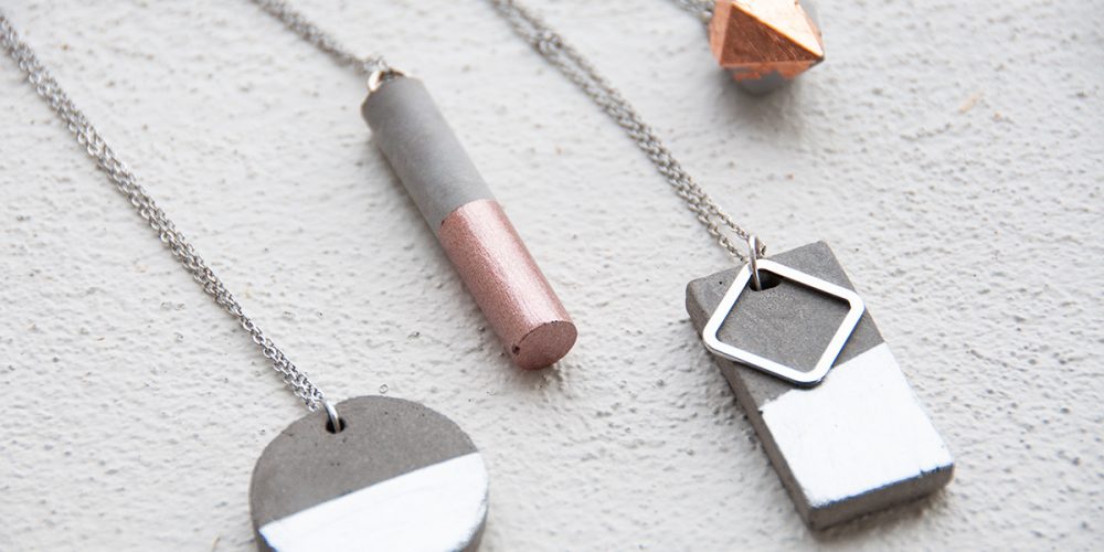 Beton-Schmuck mit Gold, Silber und Kupfer selbst herstellen