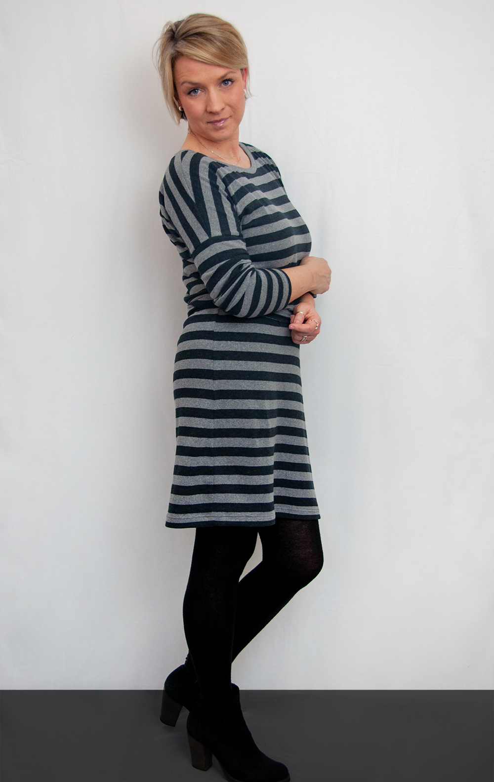 Kleid Frau Elly aus Streifenstrick