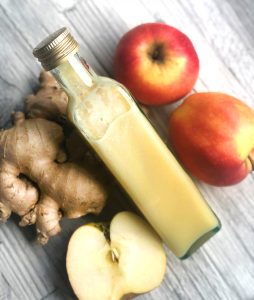 Ingwer-Shot gegen Erkältung mit Apfelsaft