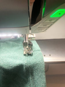 Bernina-B570QE mit Knappkantenfuß 10D