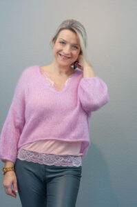 Martha V-Neck-Jumper aus Mohair mit LaceTop von schnittdeern