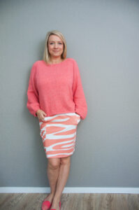 Nachbarpullover und RockDIVIDED